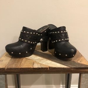 Vince Camuto Clogs